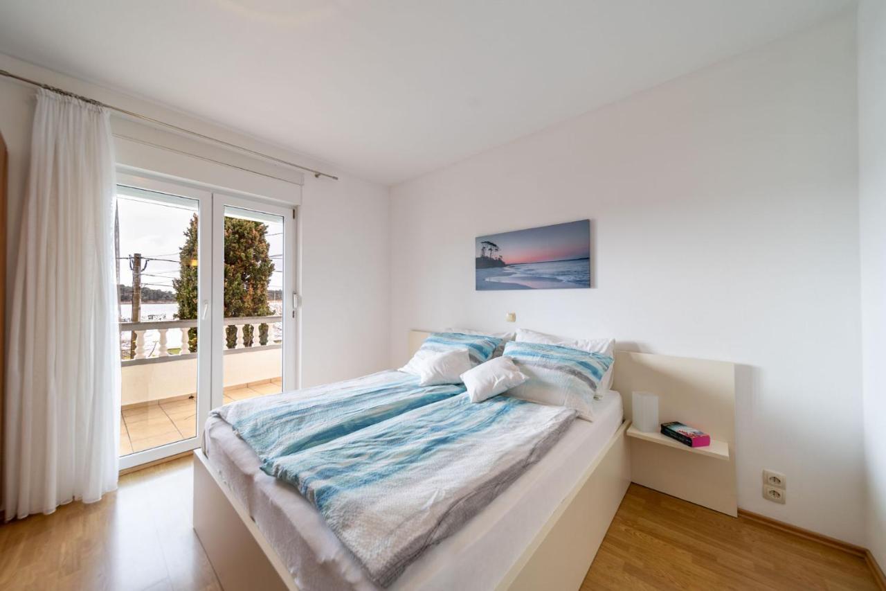 Apartmani Devcic Palit Екстериор снимка